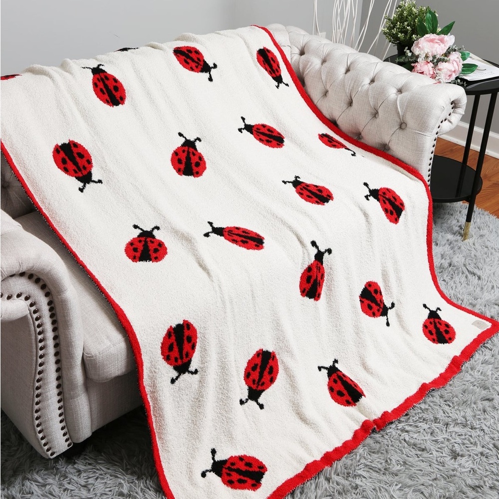 New ComfyLuxe Ladybugs Pattern Luxury Soft Throw Blanket